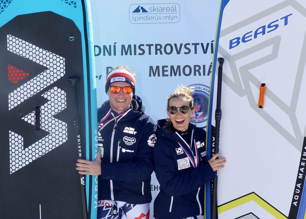Mistři Komochová Berndt vyhráli Aquamarina paddleboardy ve Špind