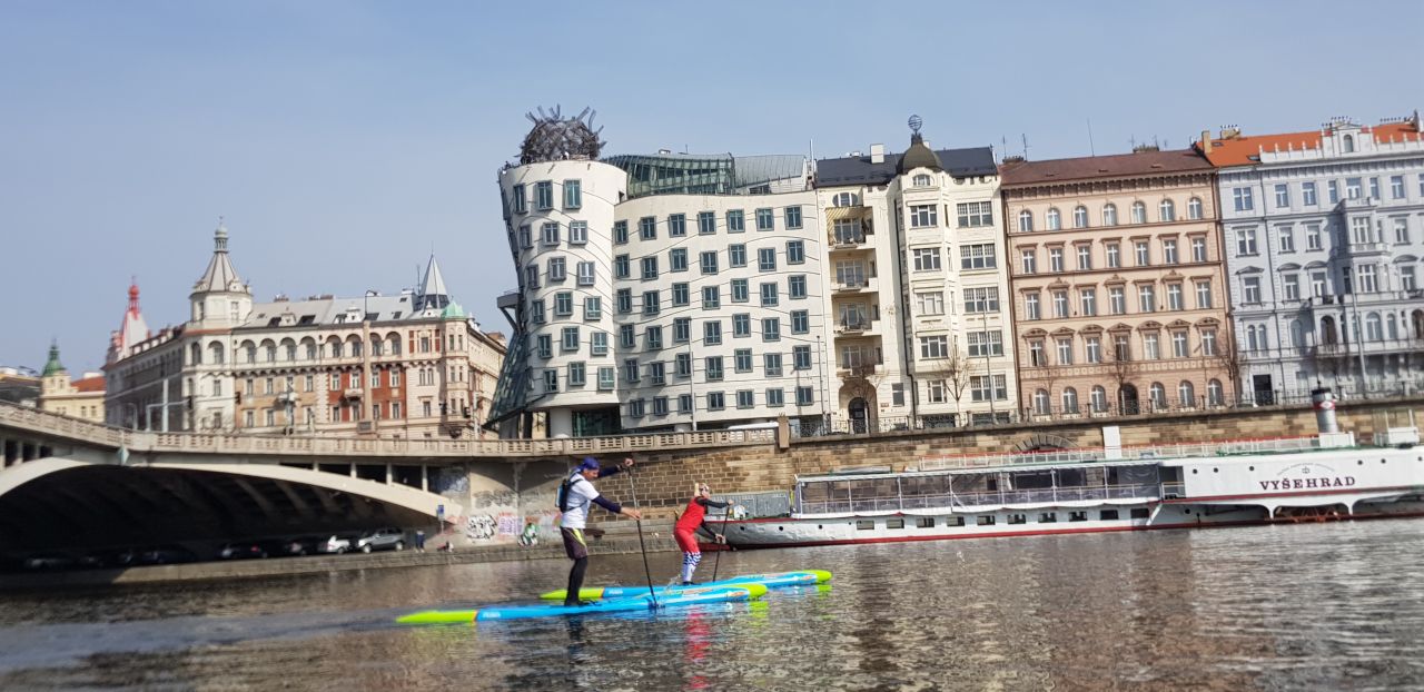 Dancing house by architects Frank Gehry, Vlado Milunić