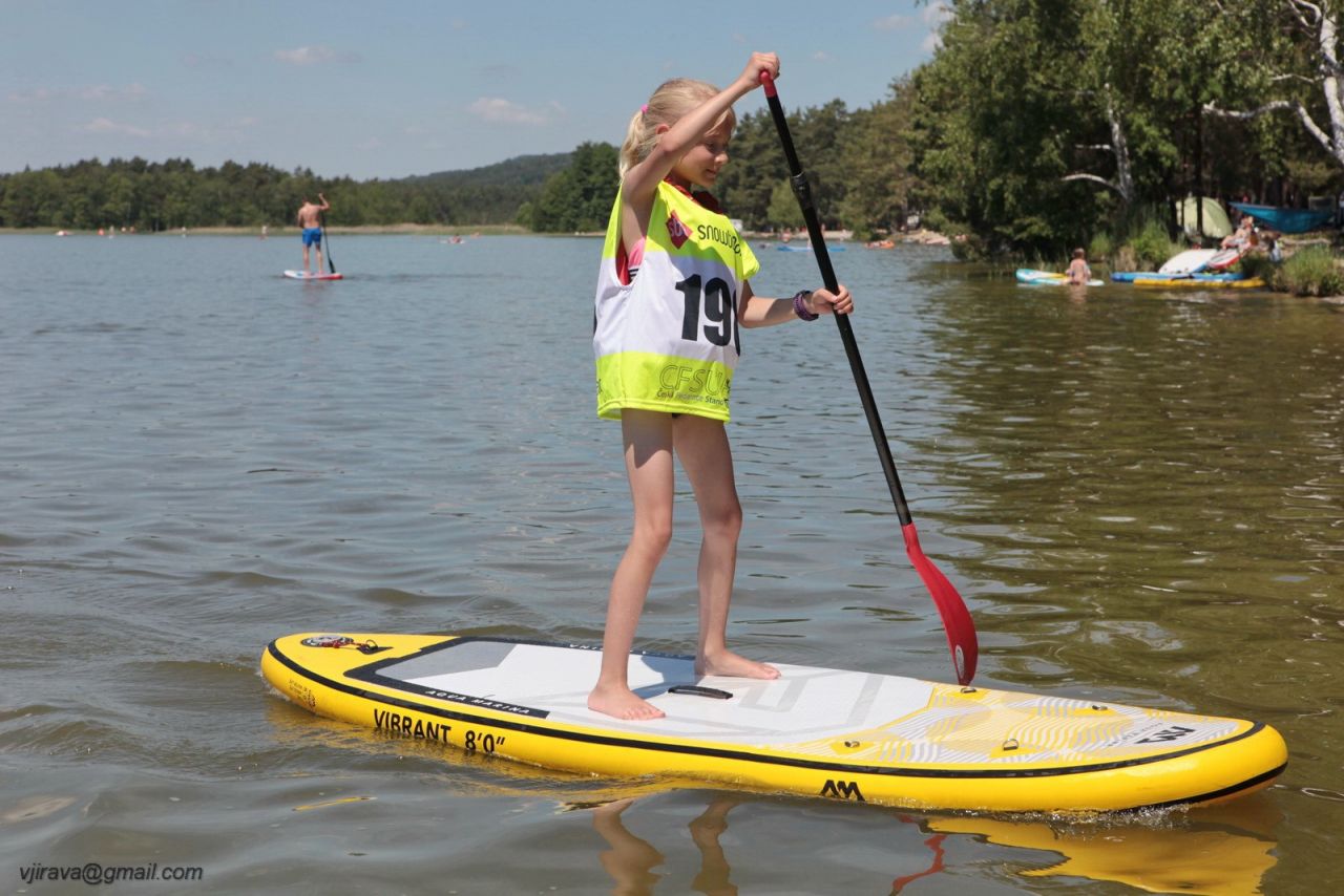 pádlovat na paddleboardu umí i ti nejmenší