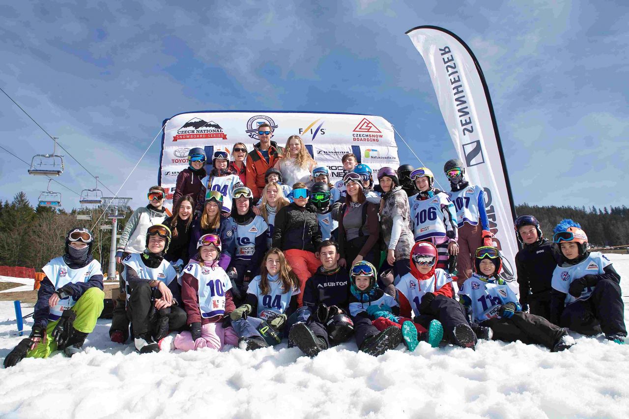 snow rockets_ snowboardisté na paddleboardech (1)