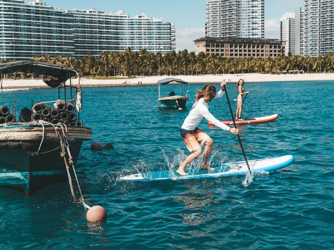 Paddleboard k lodi na moře