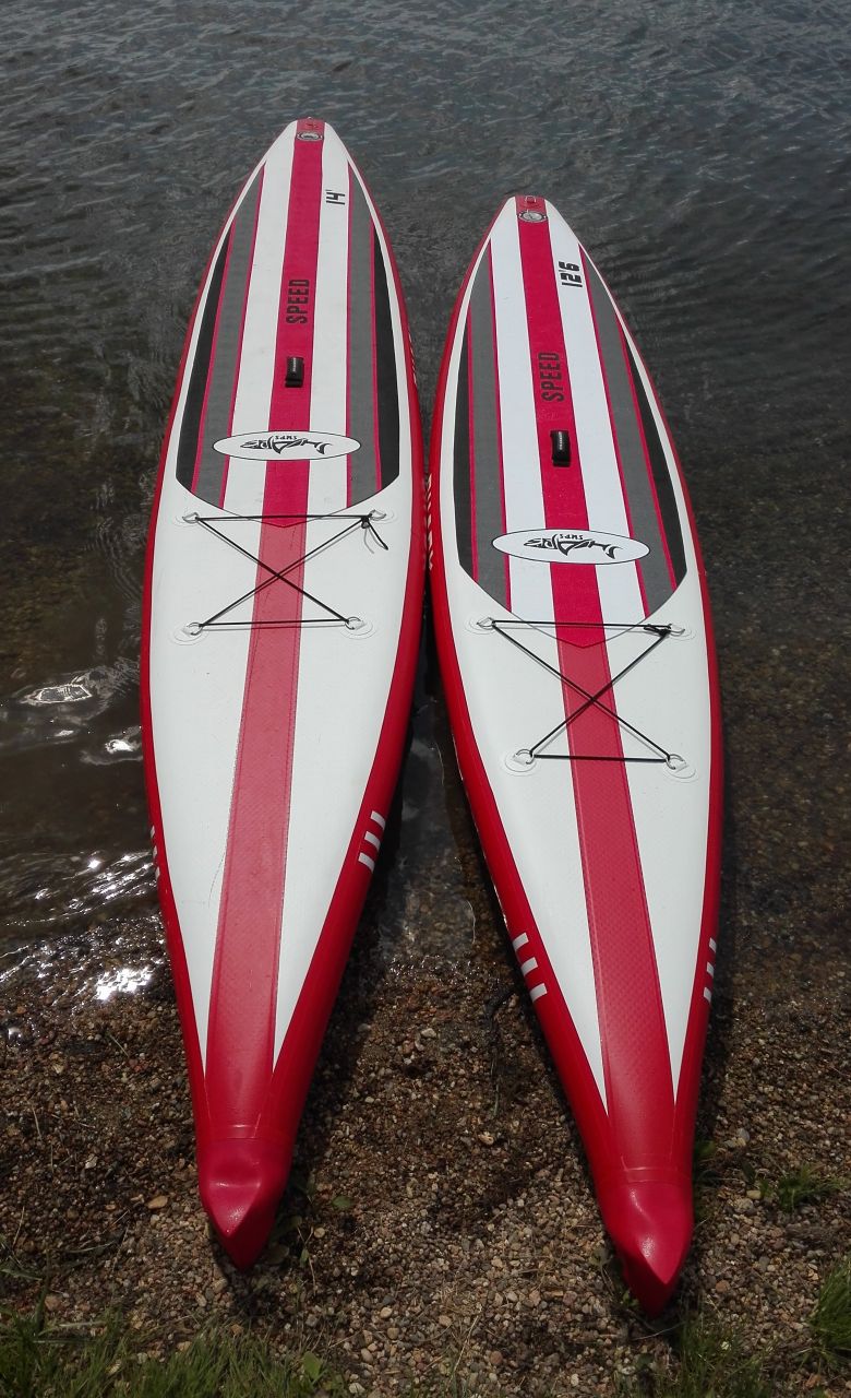 Paddleboardy Shark Speed v délkách 12'6" a nebo 14", určené zejména na rychlou jízdu po rovné hladině. 